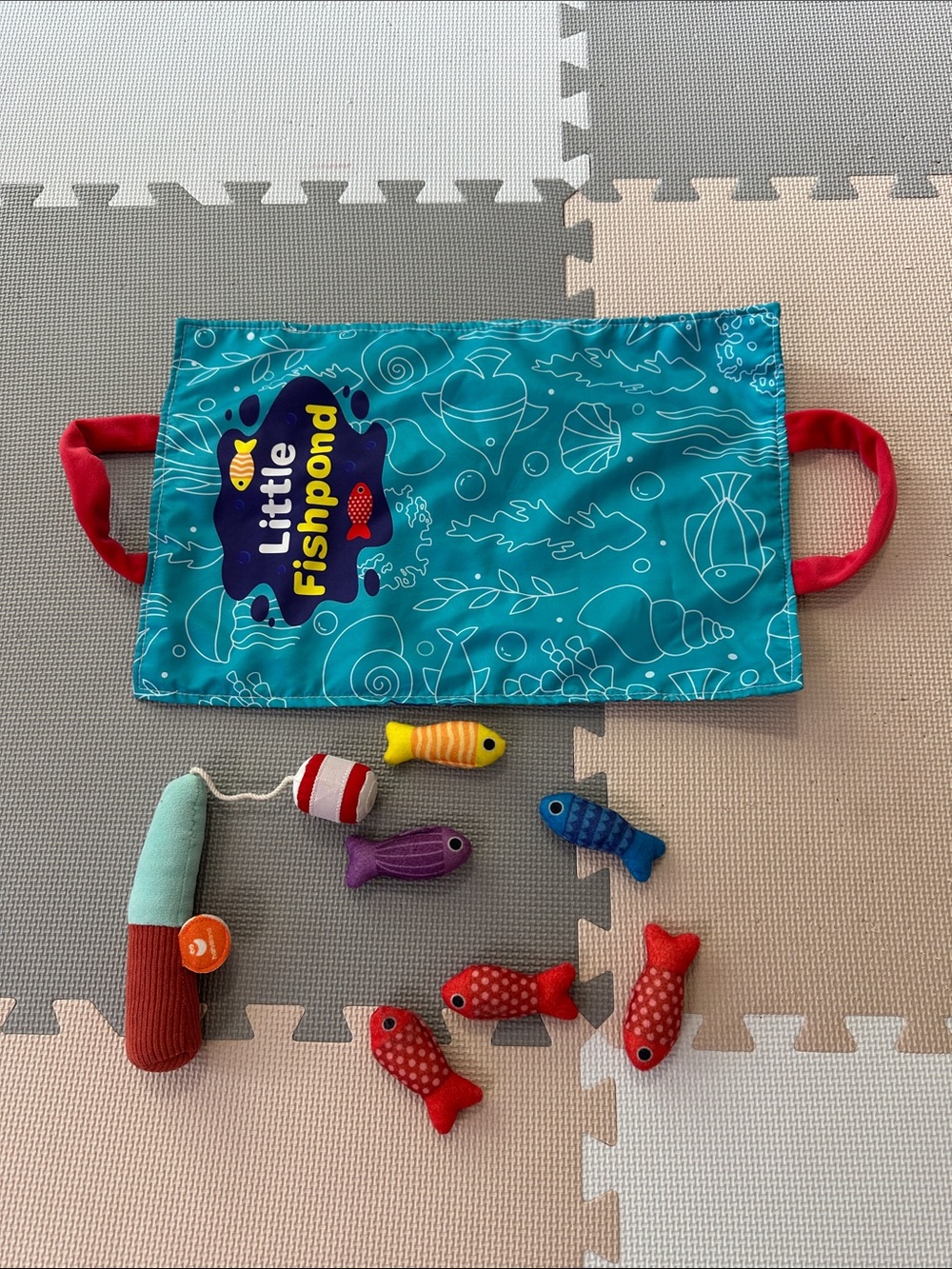 Haha land Little Fishpond Playset Bag with Colorful Plush Fish